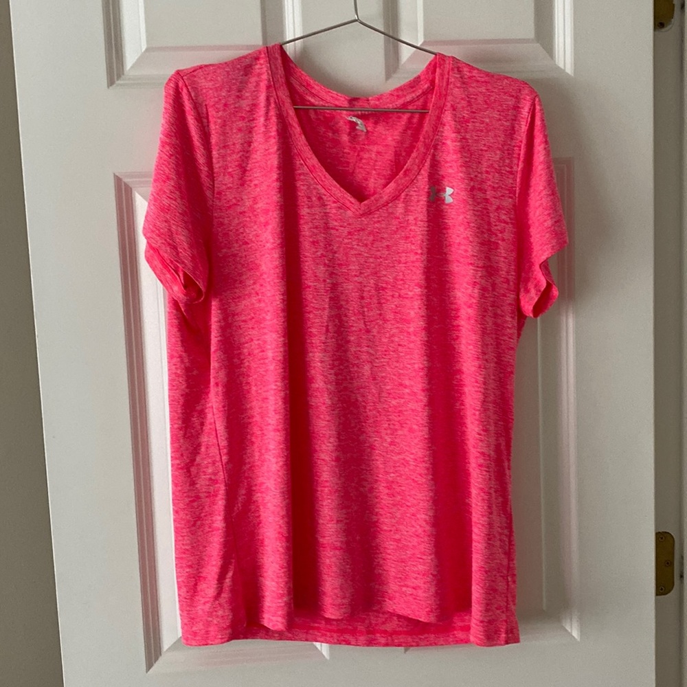 Pink short sleeve UA shirt